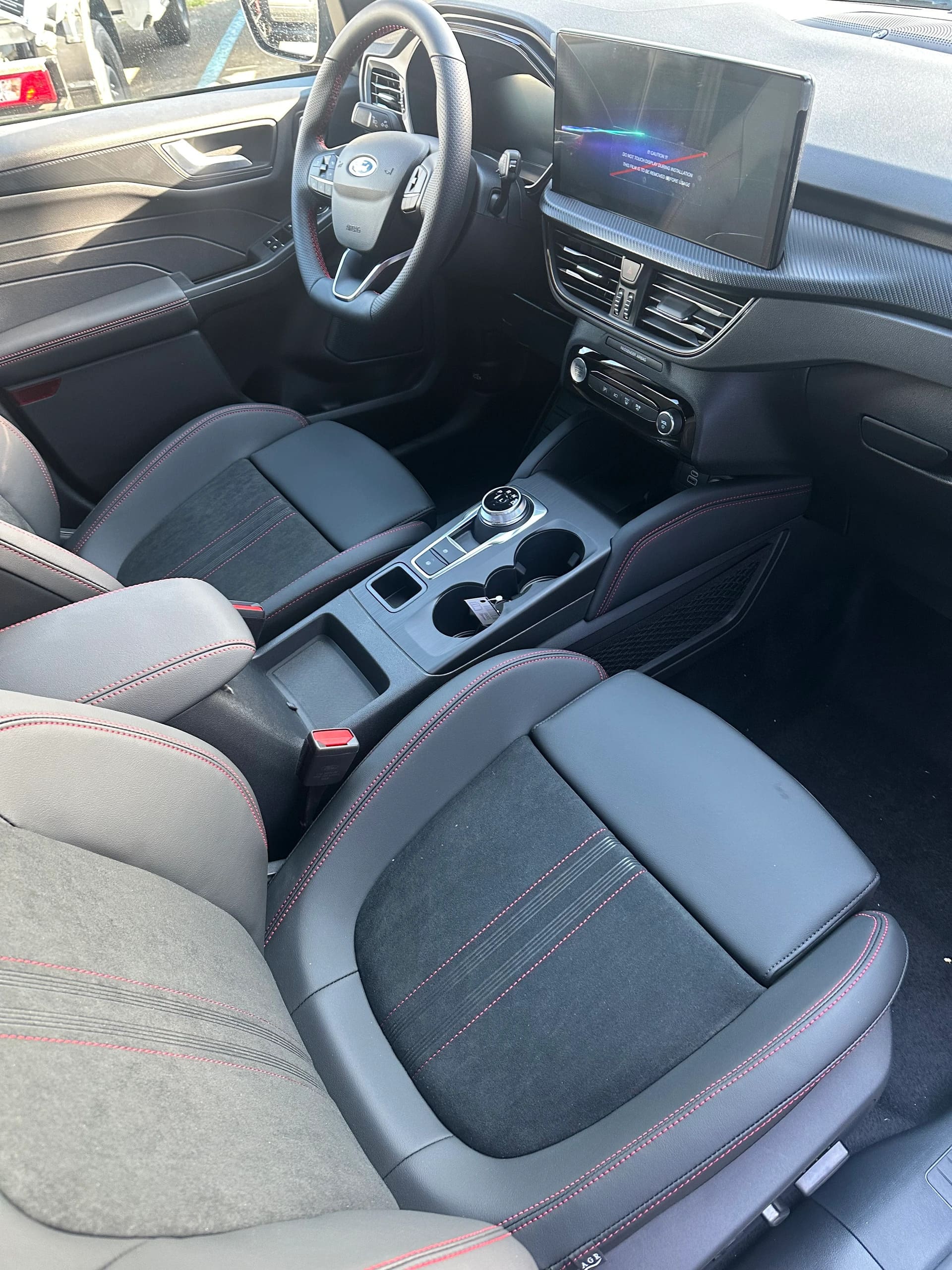 FORD Kuga 2.5 Plug-in Hybrid ST-Lin PHEV/FWD-image-14