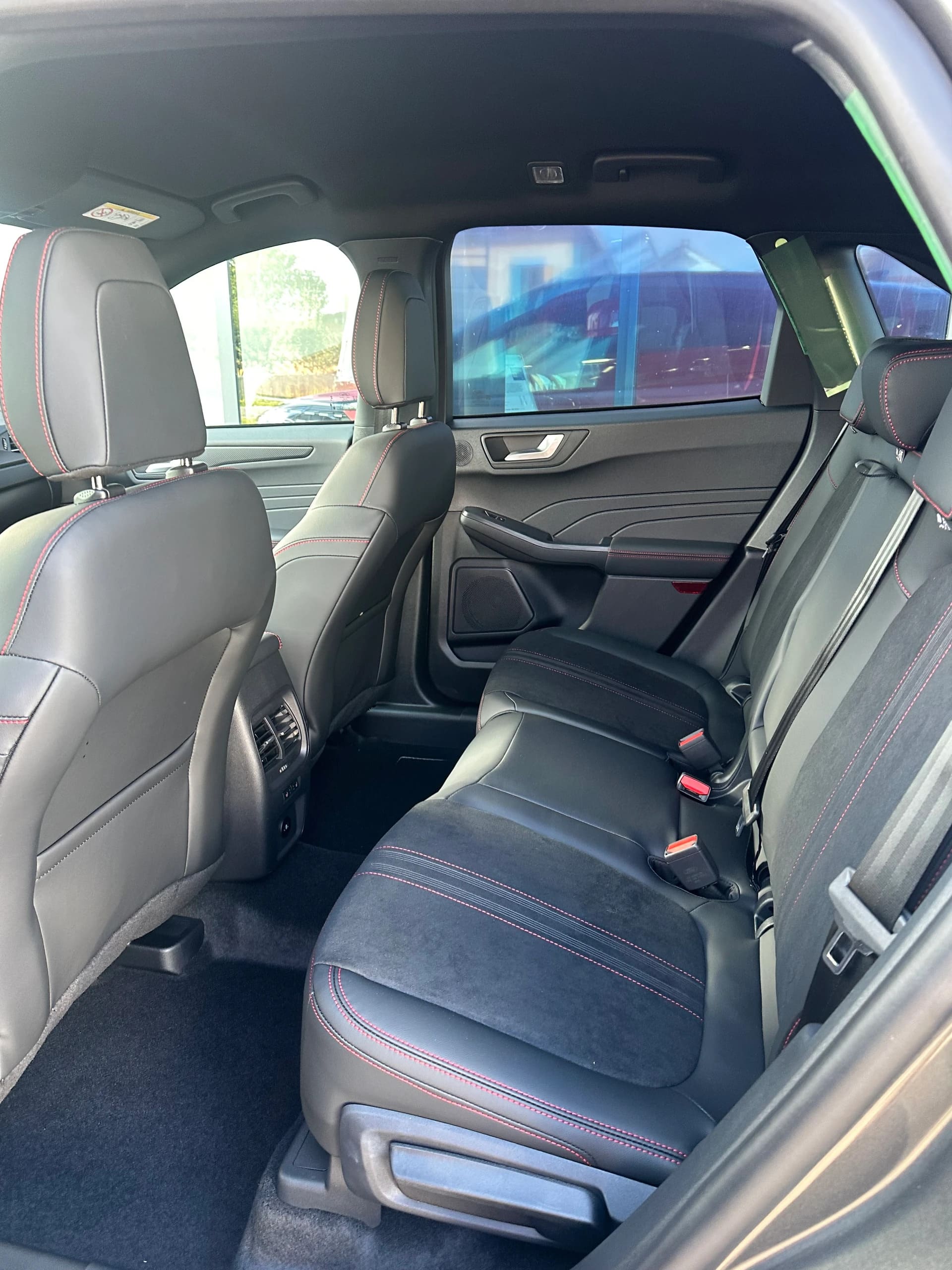 FORD Kuga 2.5 Plug-in Hybrid ST-Lin PHEV/FWD-image-12