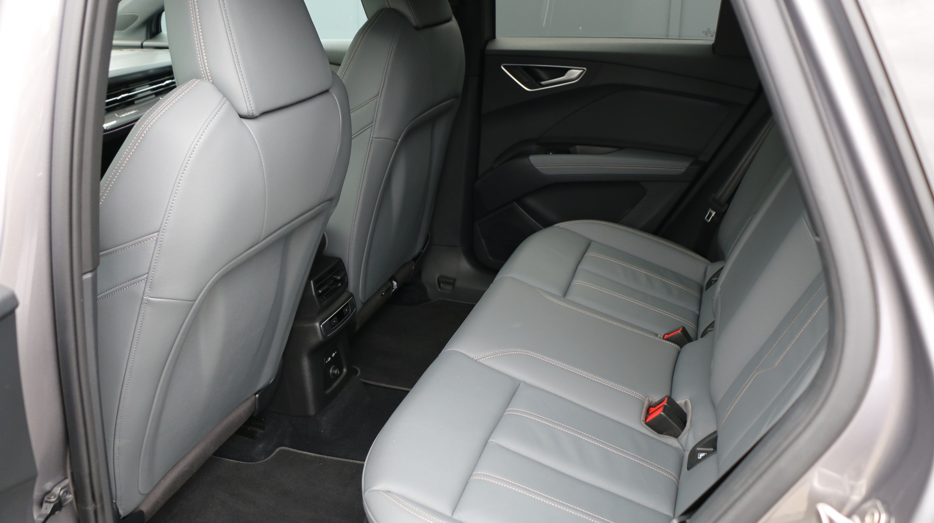 AUDI Q4 e-tron 50 quattro-image-12