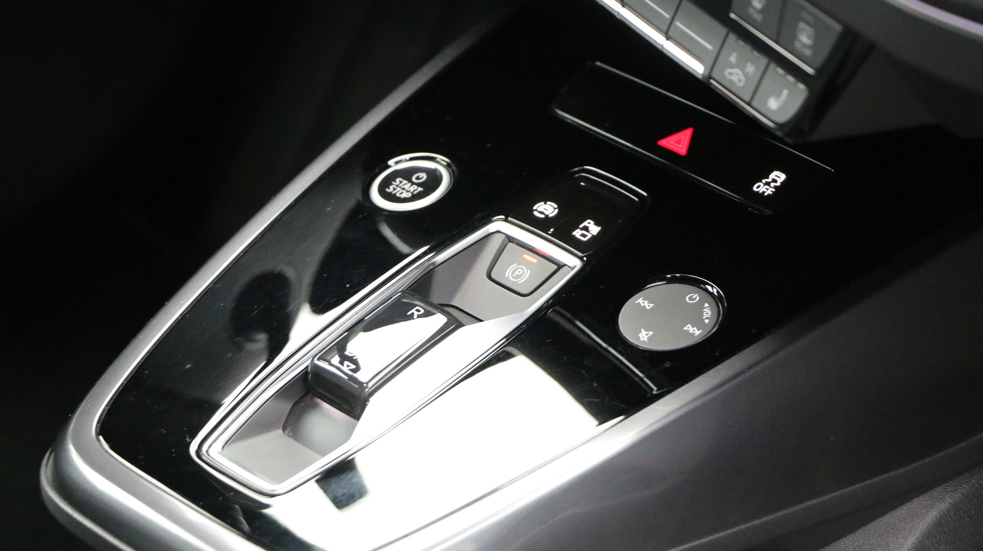 AUDI Q4 e-tron 50 quattro-image-17