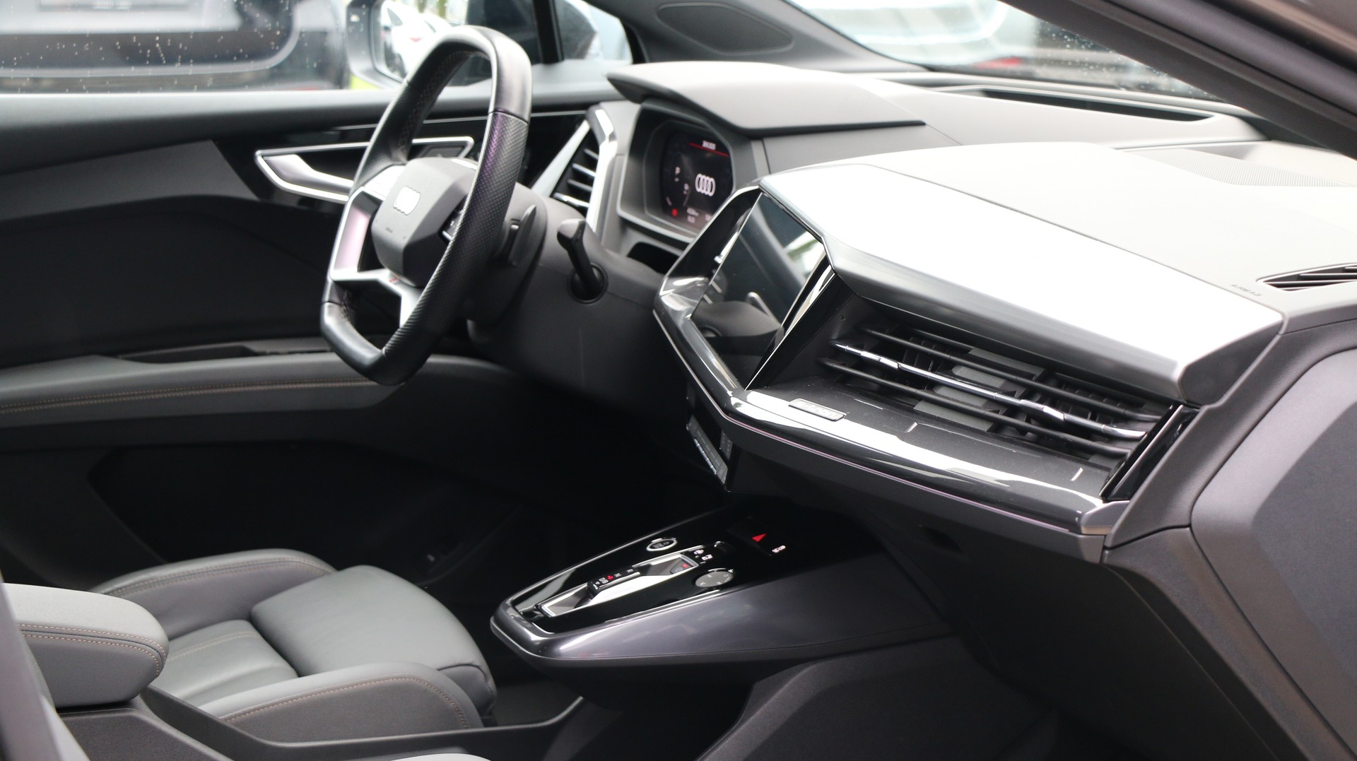 AUDI Q4 e-tron 50 quattro-image-15