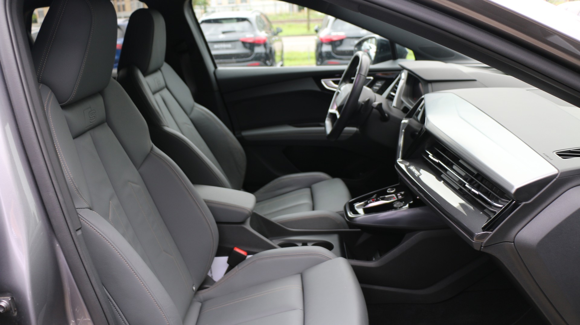AUDI Q4 e-tron 50 quattro-image-16