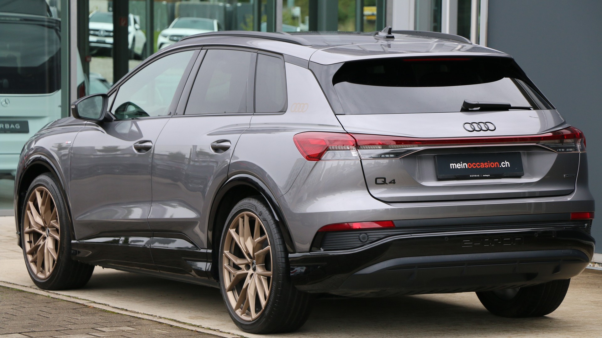 AUDI Q4 e-tron 50 quattro-image-4