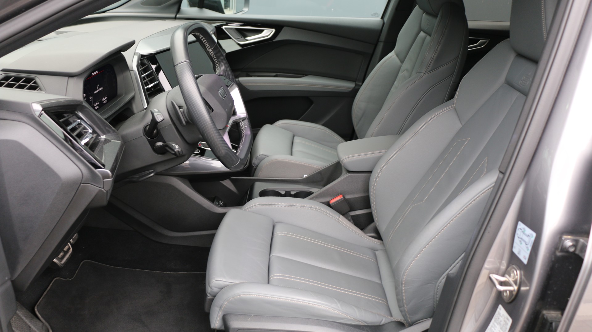 AUDI Q4 e-tron 50 quattro-image-11