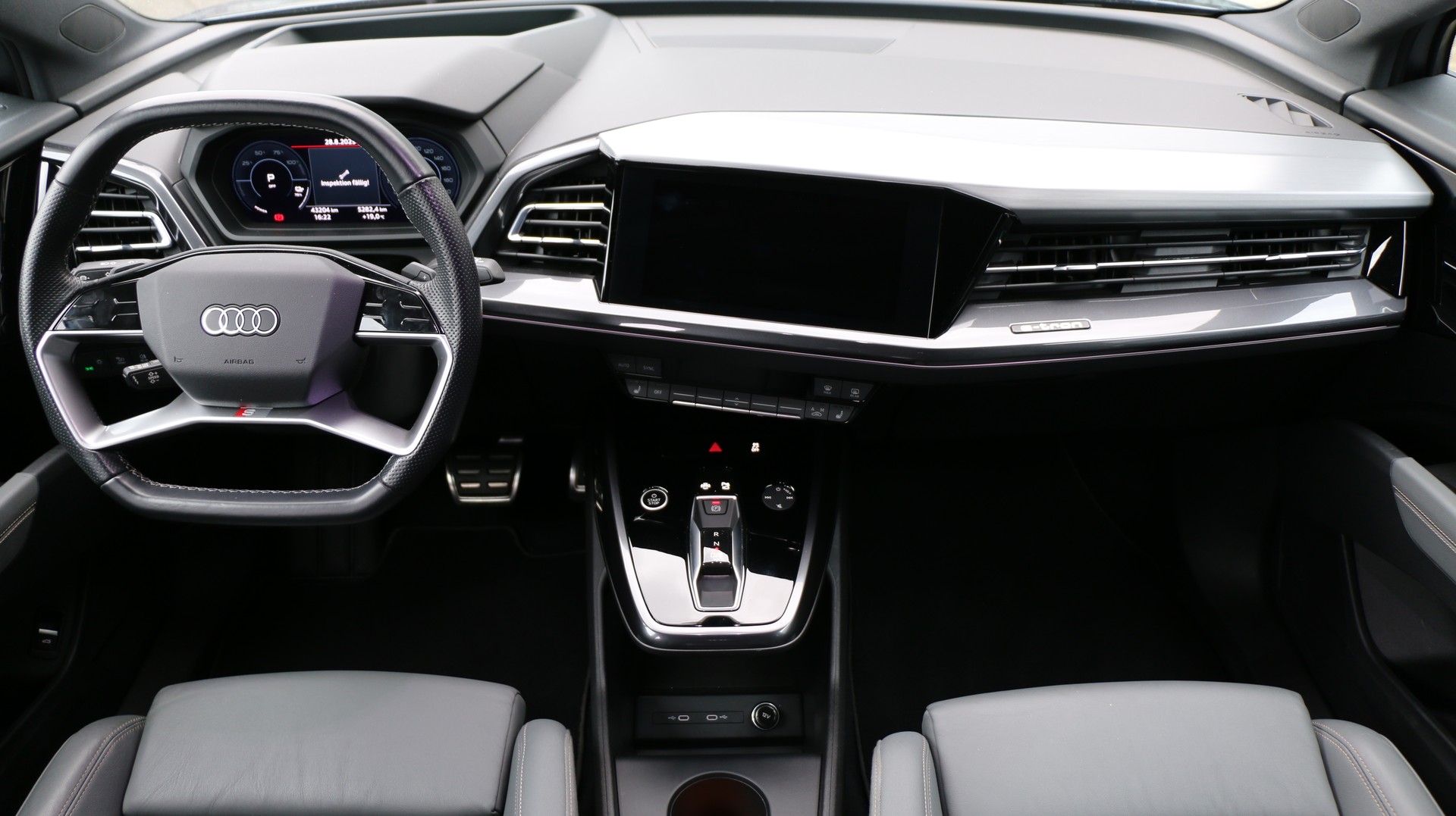 AUDI Q4 e-tron 50 quattro-image-13