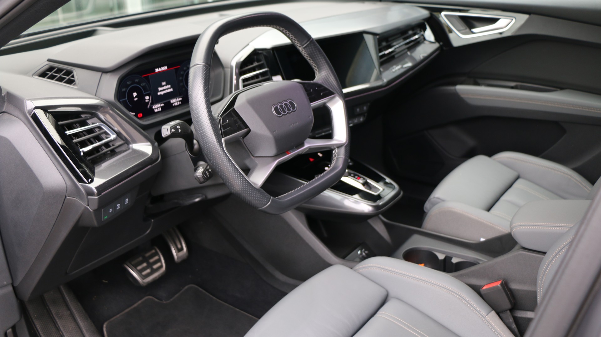 AUDI Q4 e-tron 50 quattro-image-9