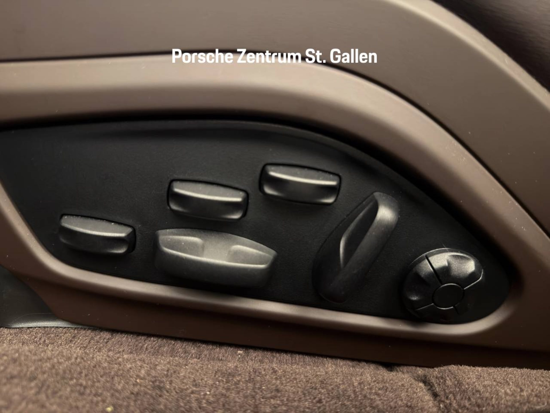 PORSCHE Panamera GTS-image-23