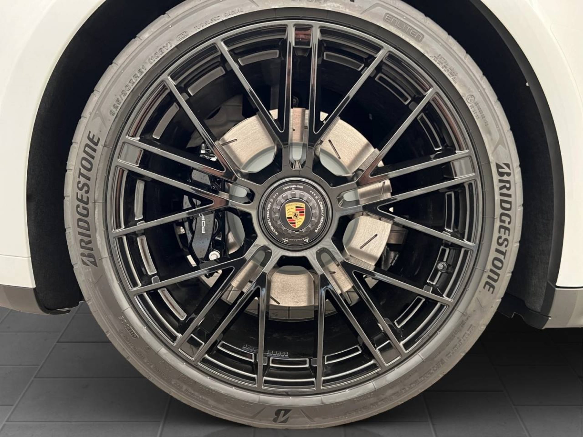 PORSCHE Panamera GTS-image-7