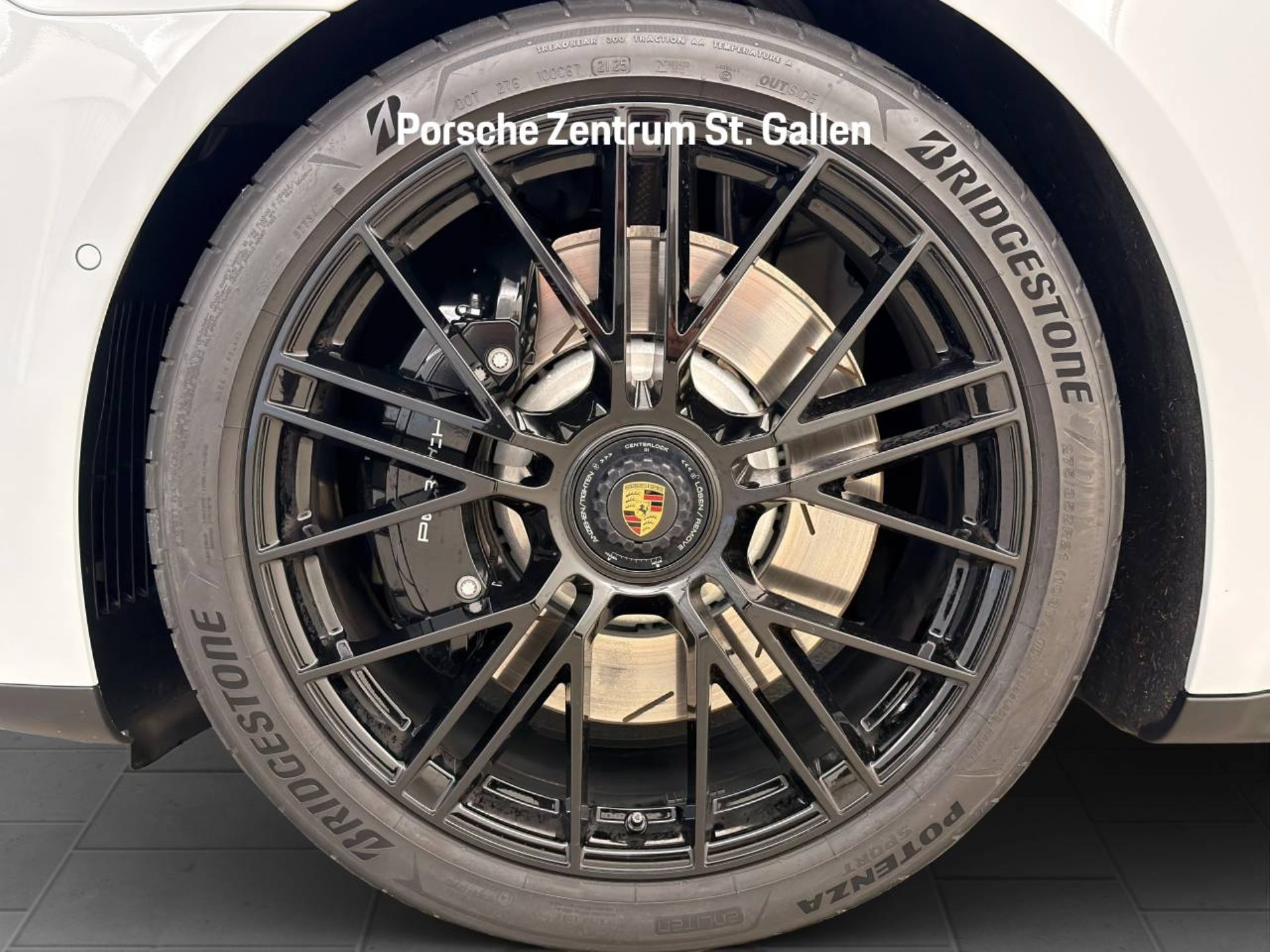PORSCHE Panamera GTS-image-11