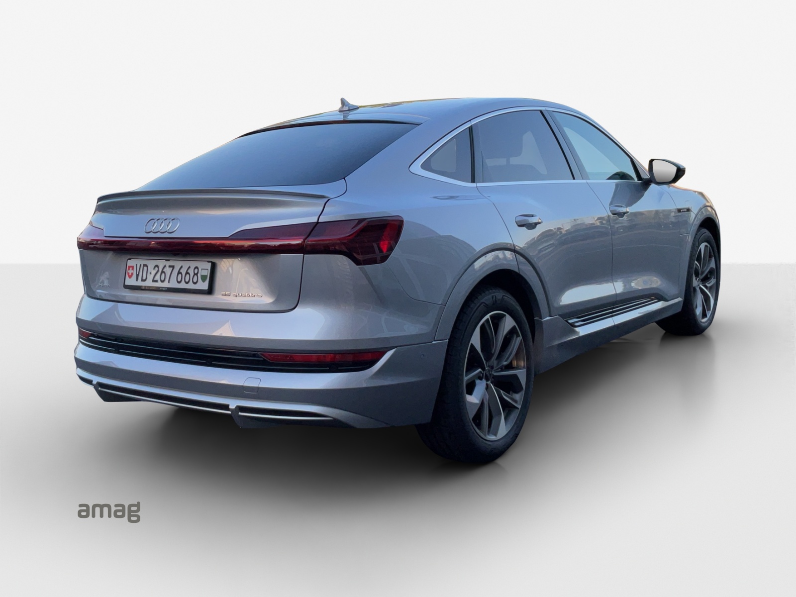 AUDI e-tron 55 Sportback S Line quattro-image-4