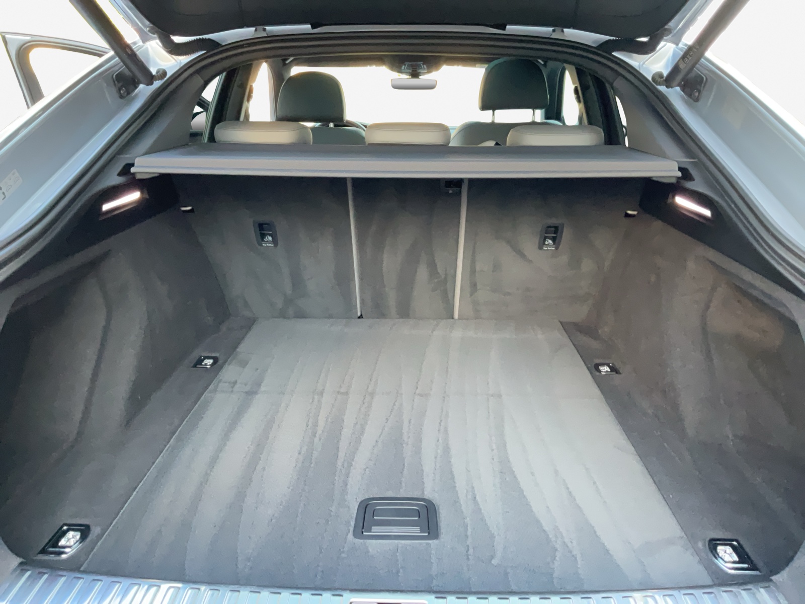 AUDI e-tron 55 Sportback S Line quattro-image-12