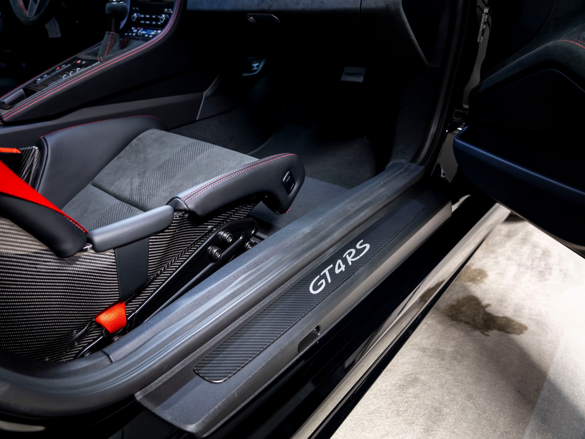 PORSCHE 718 Cayman GT4 RS PDK-image-9