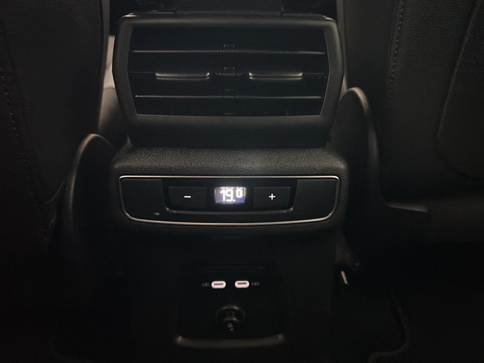 AUDI Q4 e-tron 35-image-12
