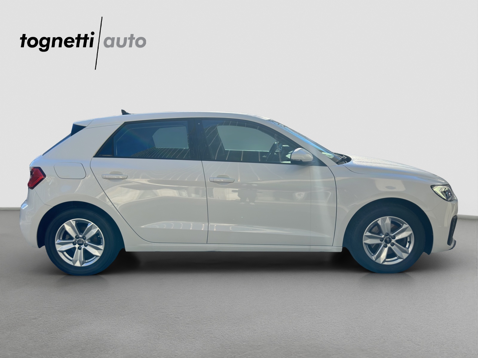 AUDI A1 Sportback 30 TFSI Attraction S-tronic-image-2