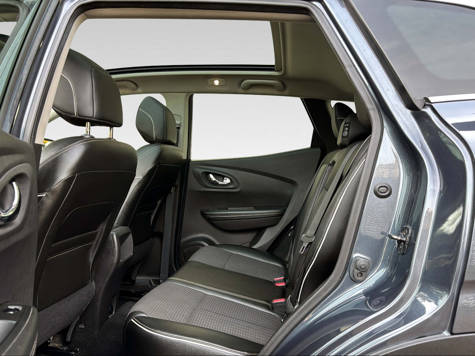 RENAULT Kadjar 1.2 16V Turbo Bose EDC *CH-Fahrzeug*-image-11