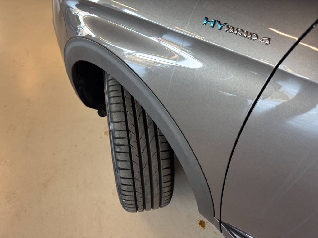 PEUGEOT 3008 300e Hybrid4 GT Pack EAT8-image-12