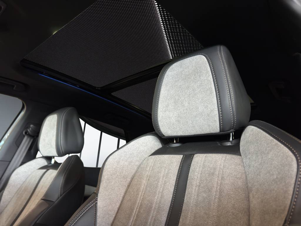 PEUGEOT 3008 300e Hybrid4 GT Pack EAT8-image-9