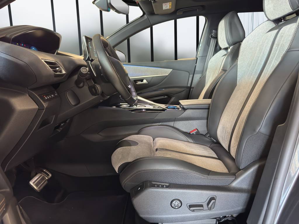 PEUGEOT 3008 300e Hybrid4 GT Pack EAT8-image-7