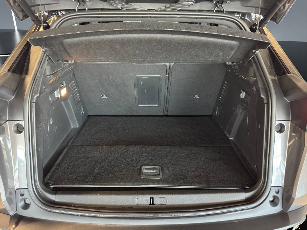 PEUGEOT 3008 300e Hybrid4 GT Pack EAT8-image-11