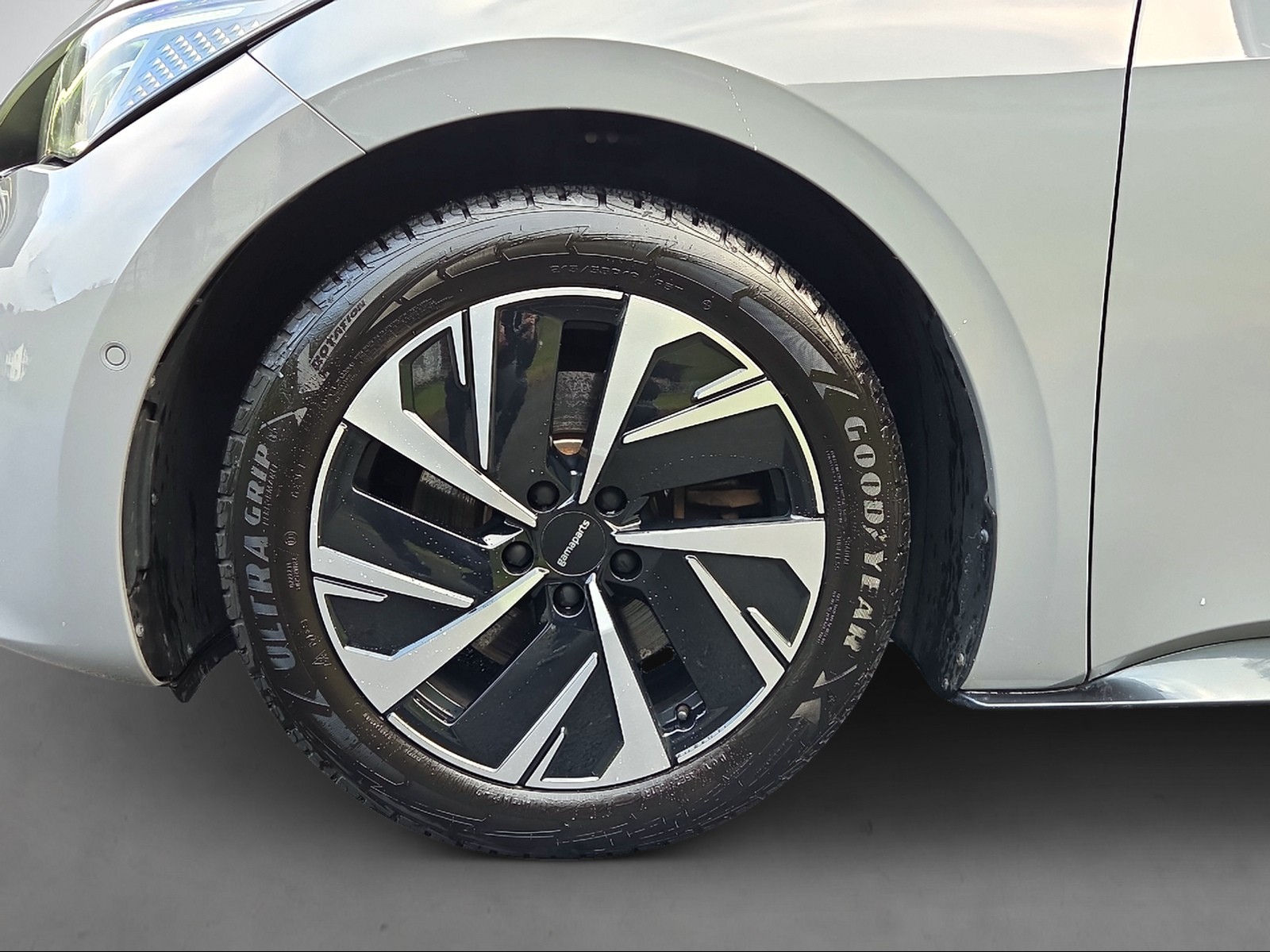 CUPRA Born Electric-showroom-element-2