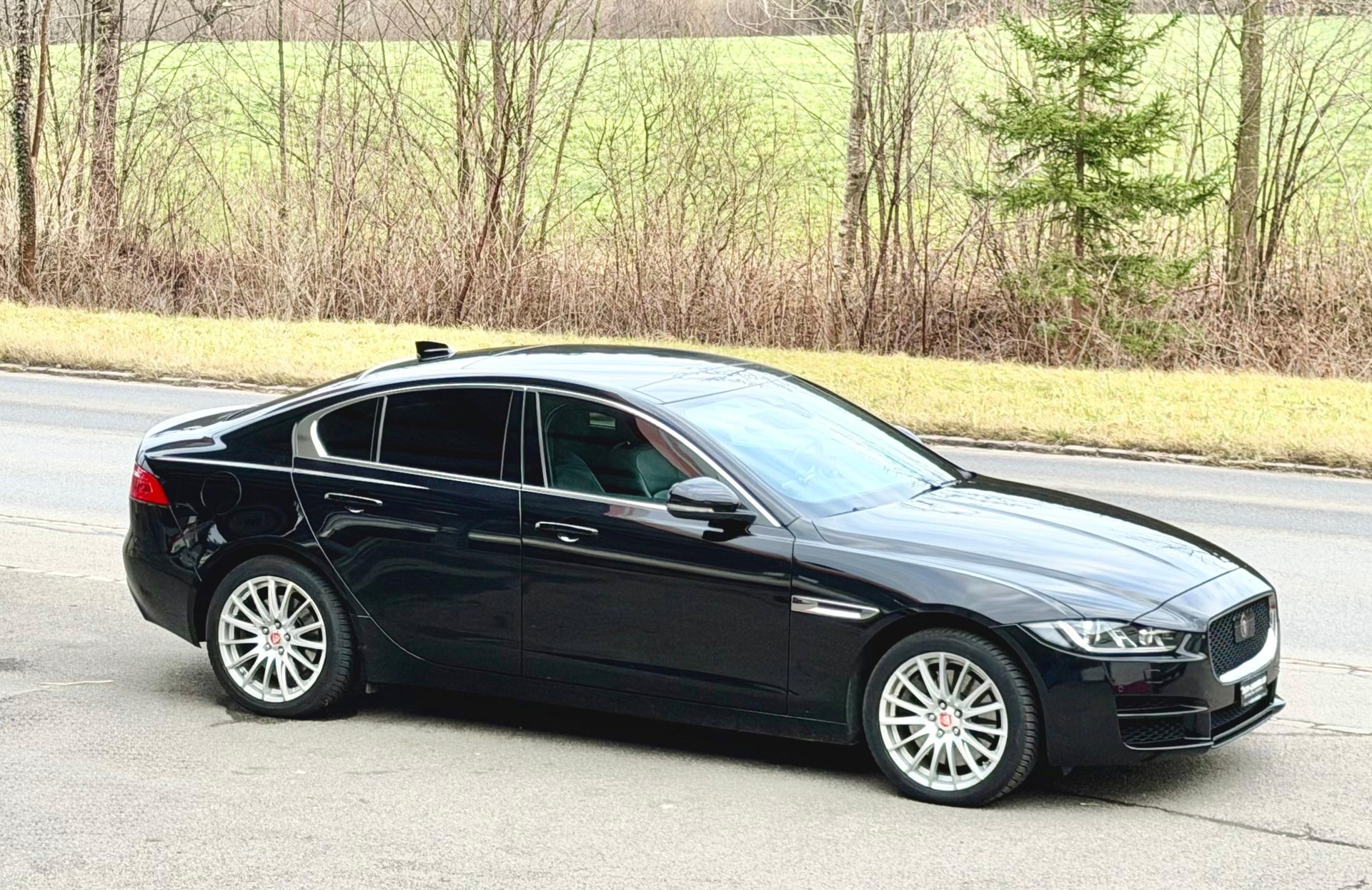 JAGUAR XE 25t 2.0 Portfolio AWD Automatic-image-6