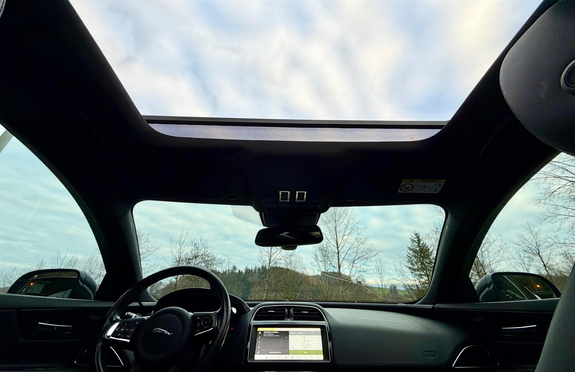 JAGUAR XE 25t 2.0 Portfolio AWD Automatic-image-7