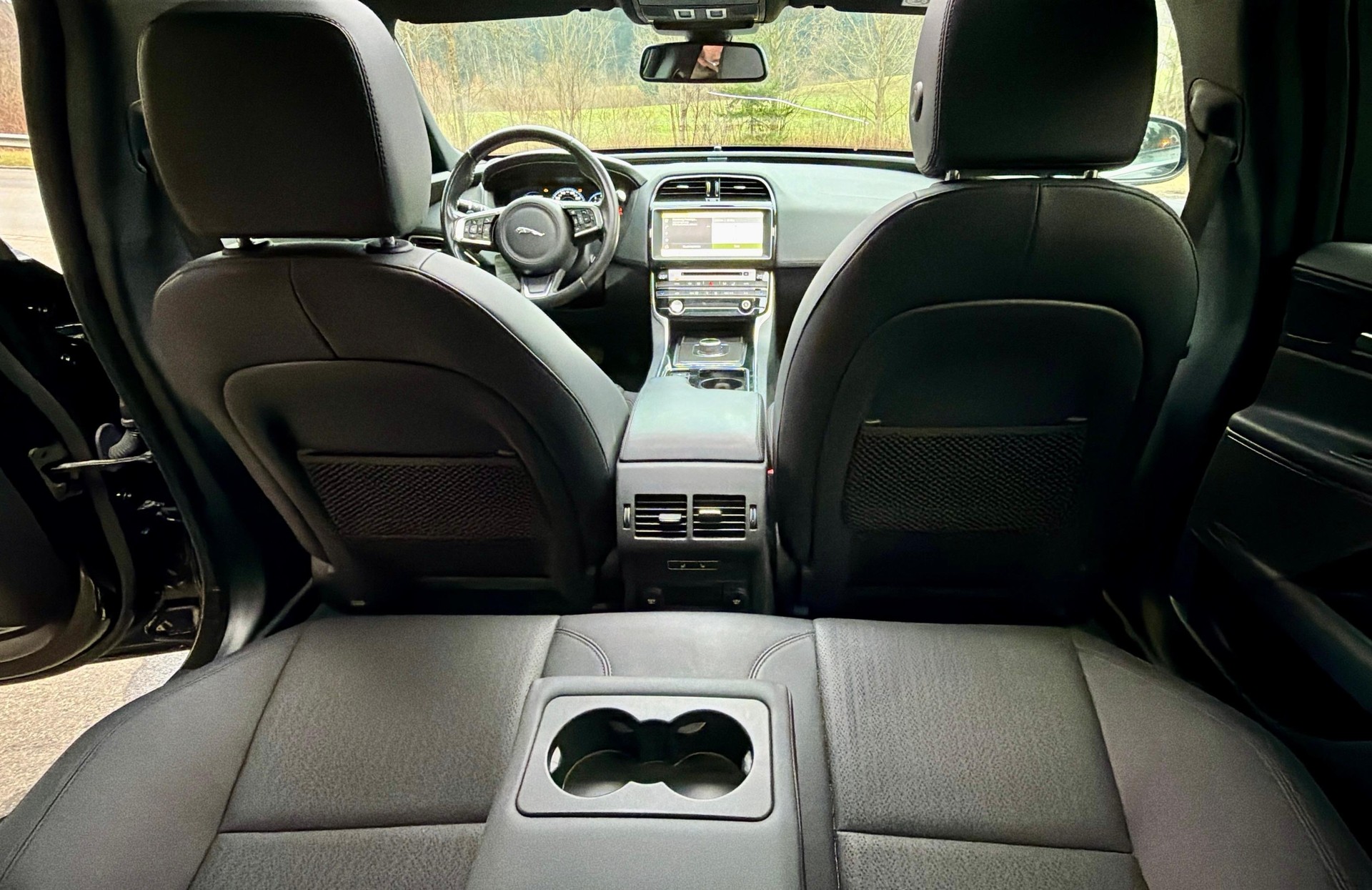 JAGUAR XE 25t 2.0 Portfolio AWD Automatic-image-9