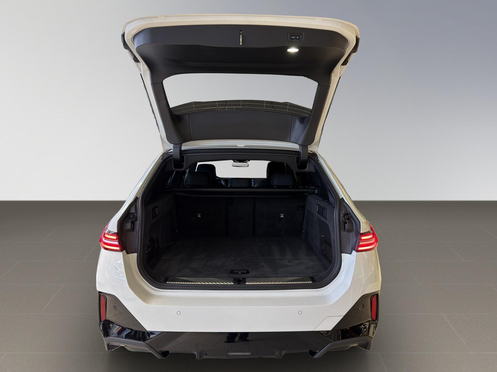 BMW 520d xDrive Touring M Sport-image-17