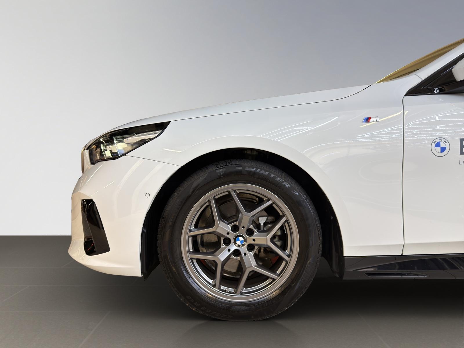 BMW 520d xDrive Touring M Sport-image-16