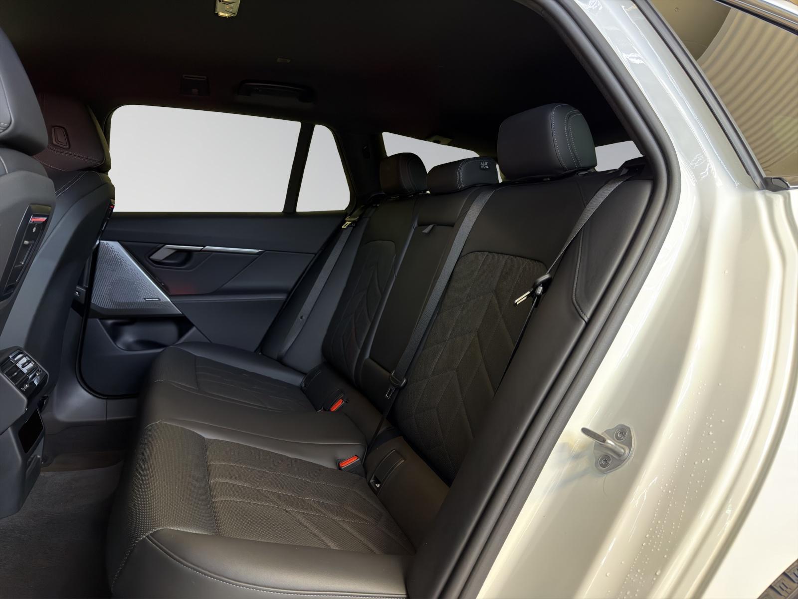 BMW 520d xDrive Touring M Sport-image-15