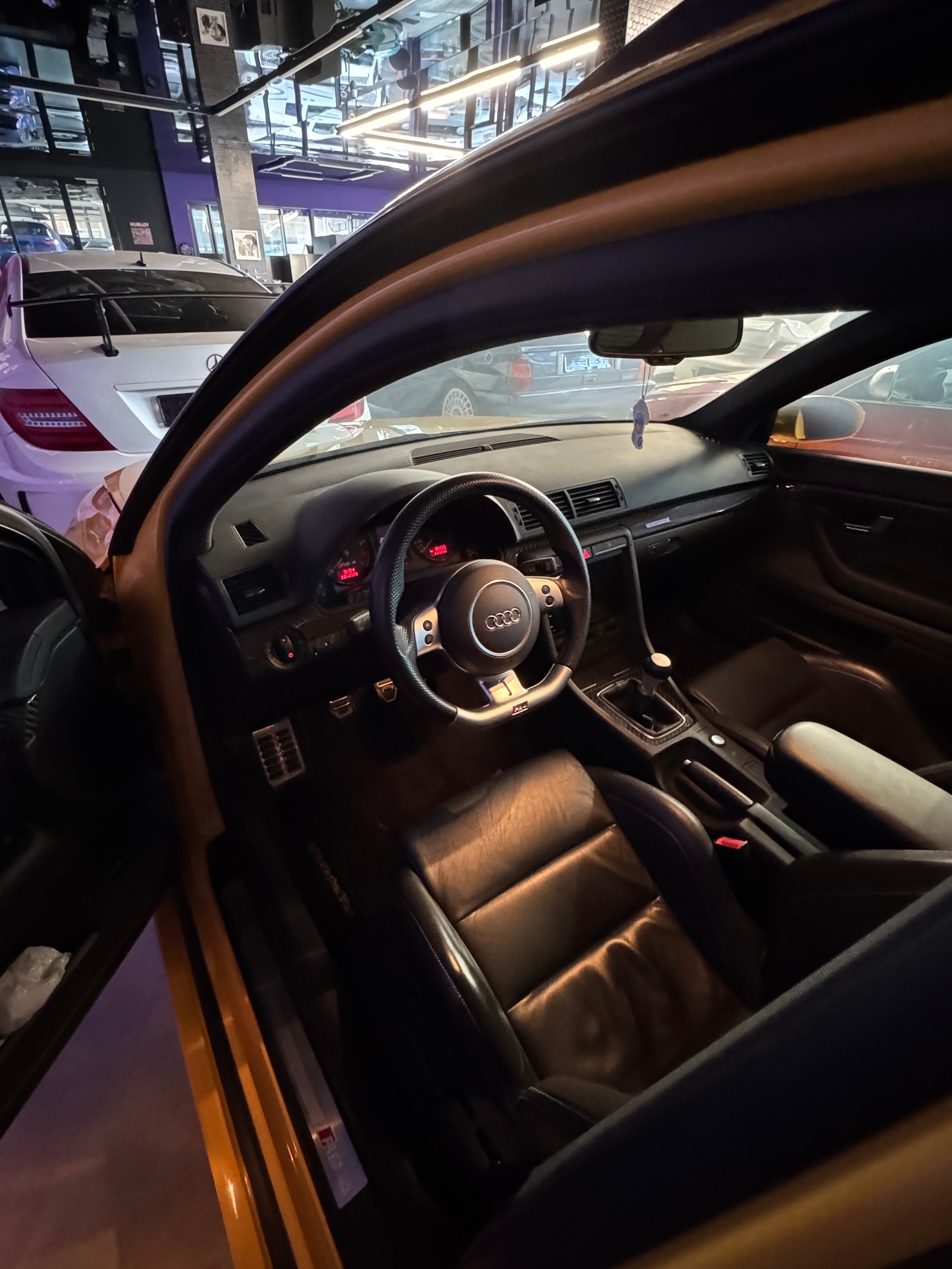 AUDI RS4 Avant 4.2 V8 quattro-image-6