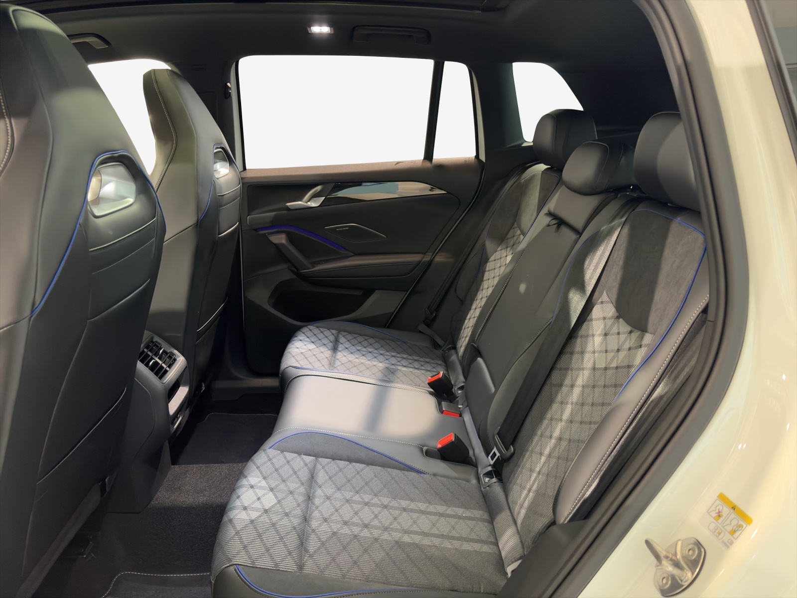 VW Tiguan 2.0 TSI DSG R-Line 4Motion-image-6