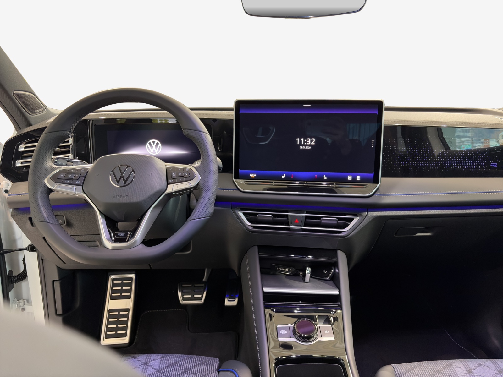 VW Tiguan 2.0 TSI DSG R-Line 4Motion-image-3