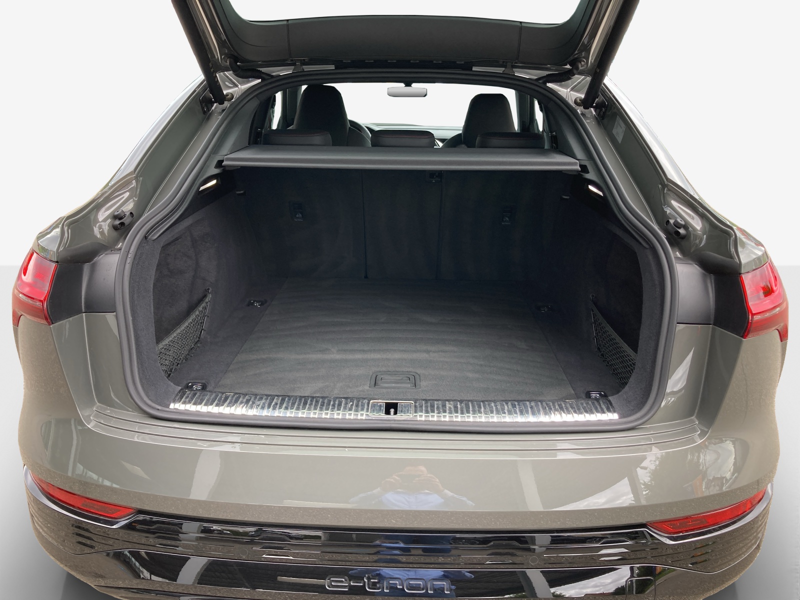 AUDI Q8 Sportback 50 e-tron Black Edition quattro-image-13