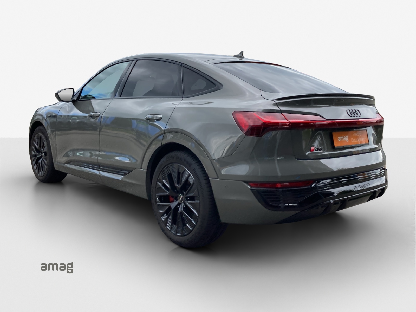 AUDI Q8 Sportback 50 e-tron Black Edition quattro-image-2