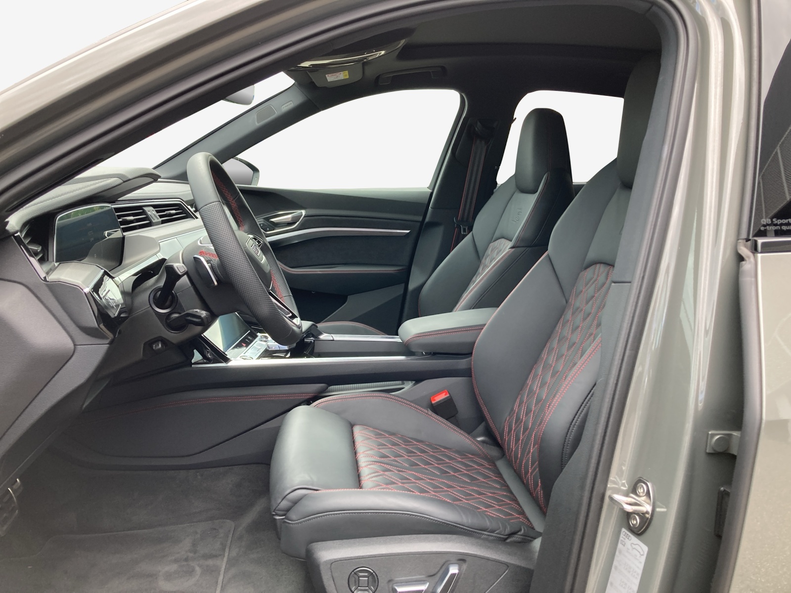 AUDI Q8 Sportback 50 e-tron Black Edition quattro-image-8