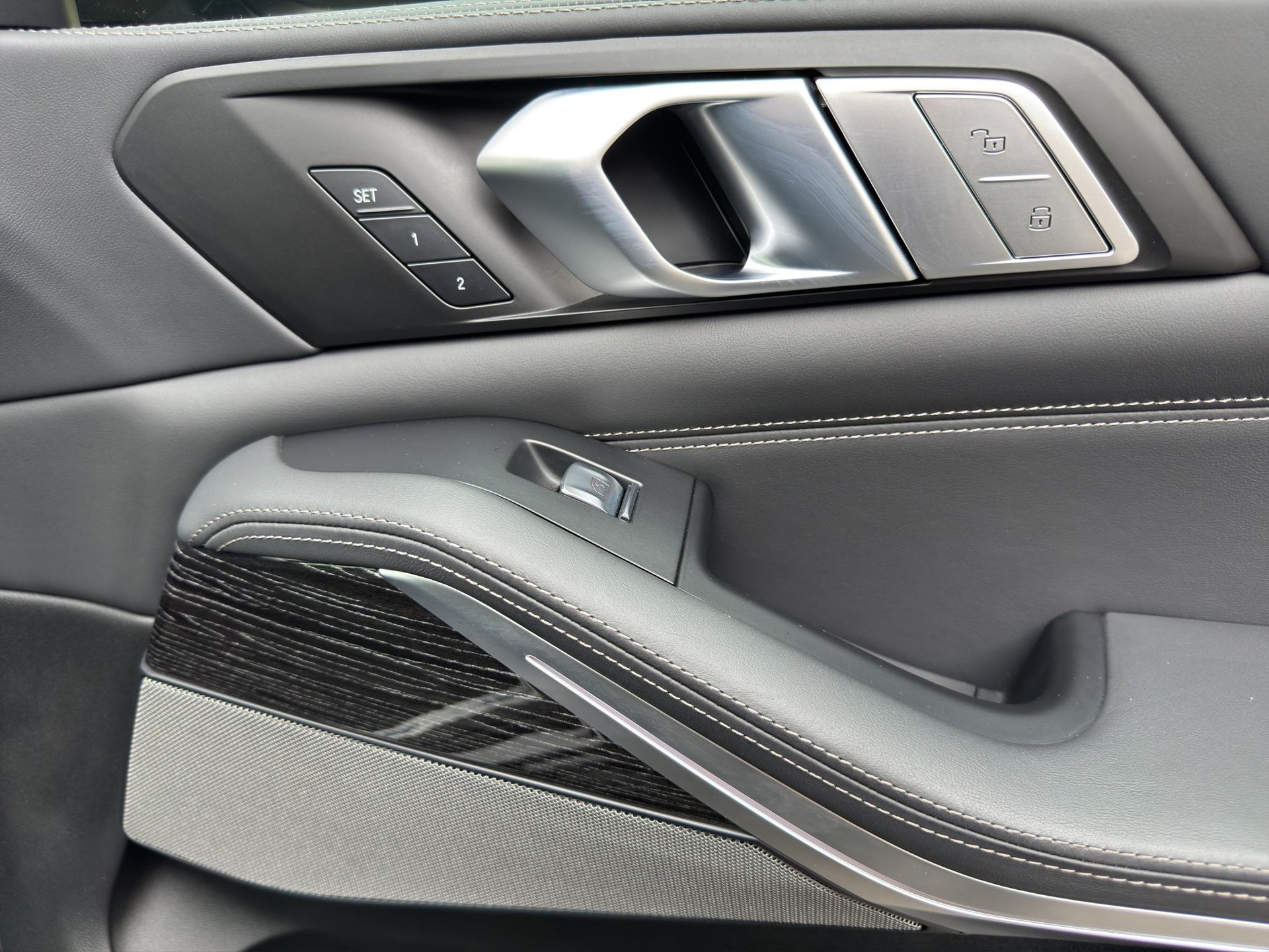 BMW X7 xDrive M50i Steptronic-image-17