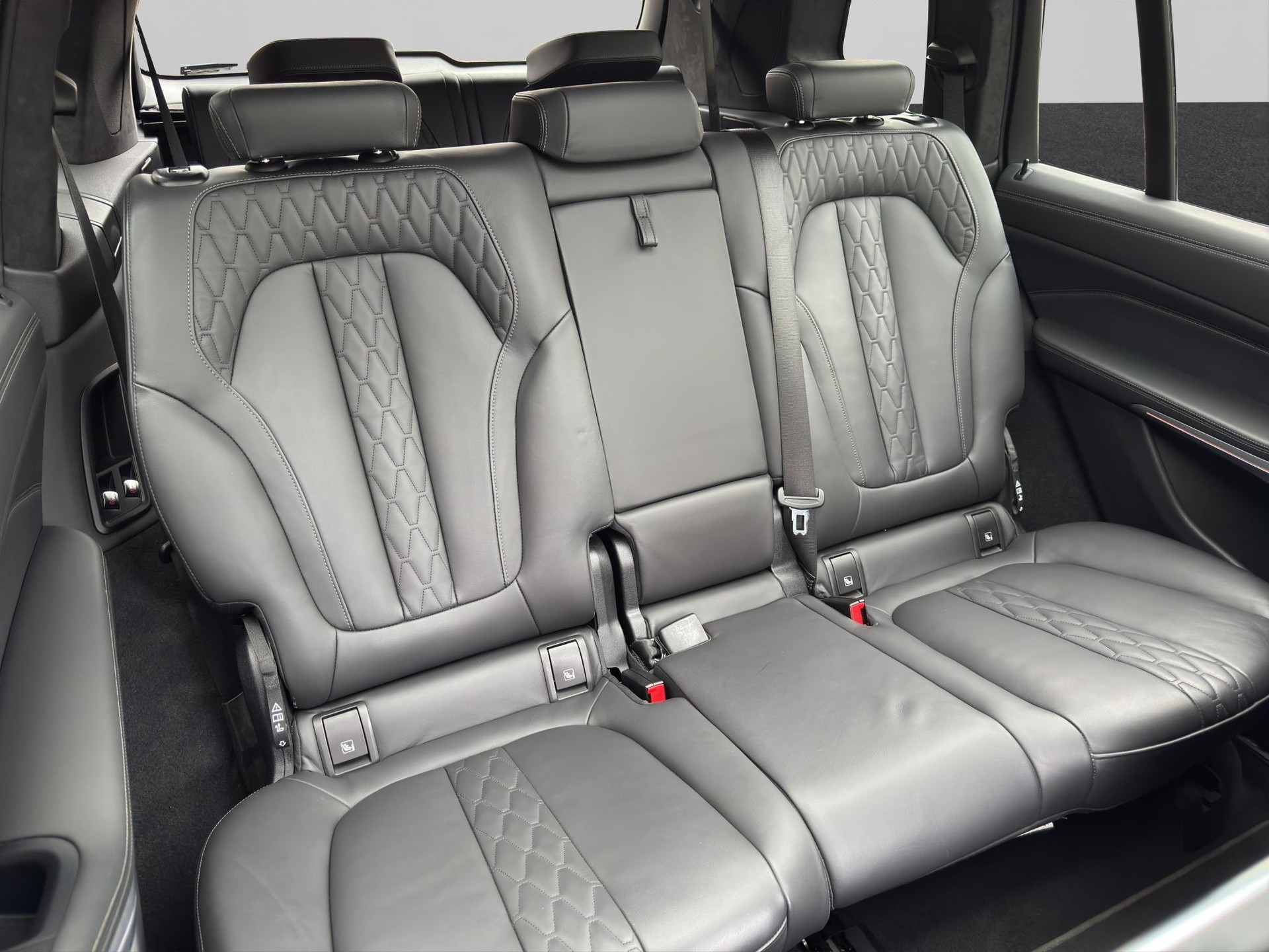 BMW X7 xDrive M50i Steptronic-image-18