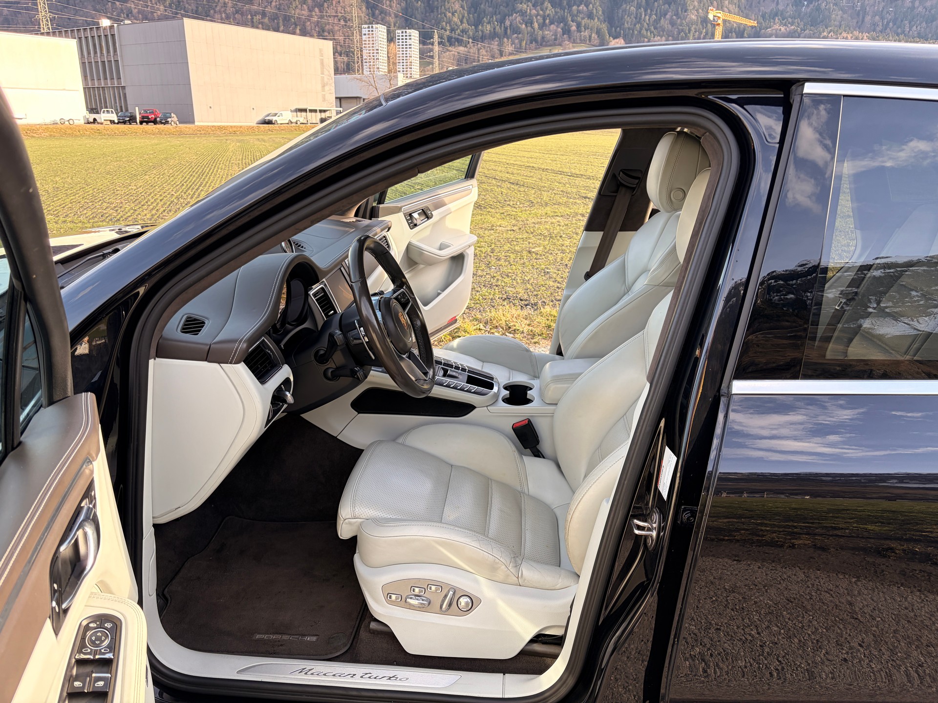 PORSCHE Macan Turbo PDK-image-14