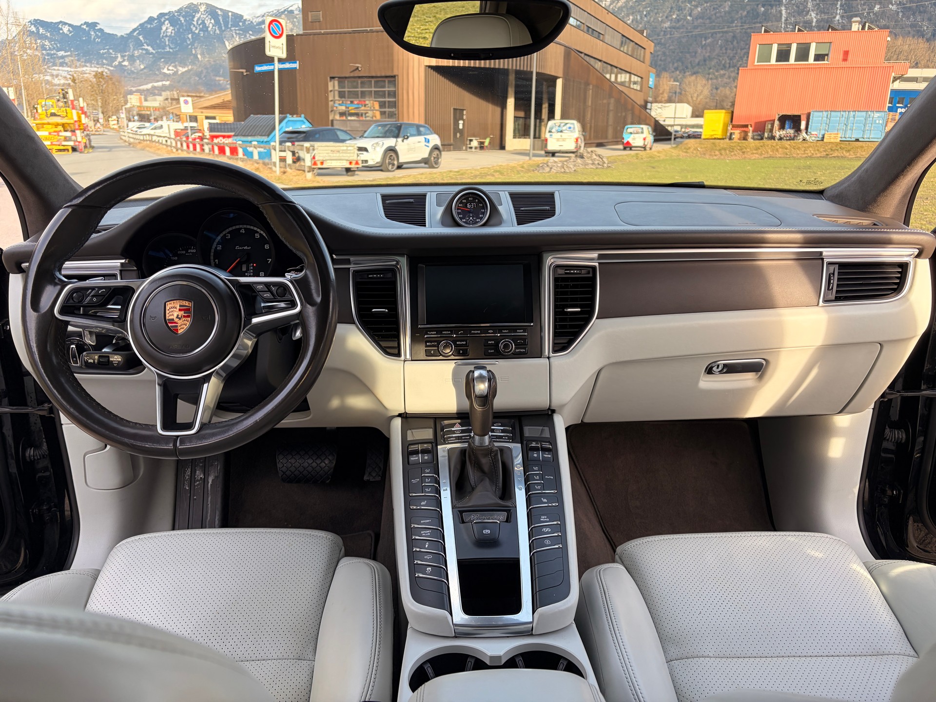 PORSCHE Macan Turbo PDK-image-11