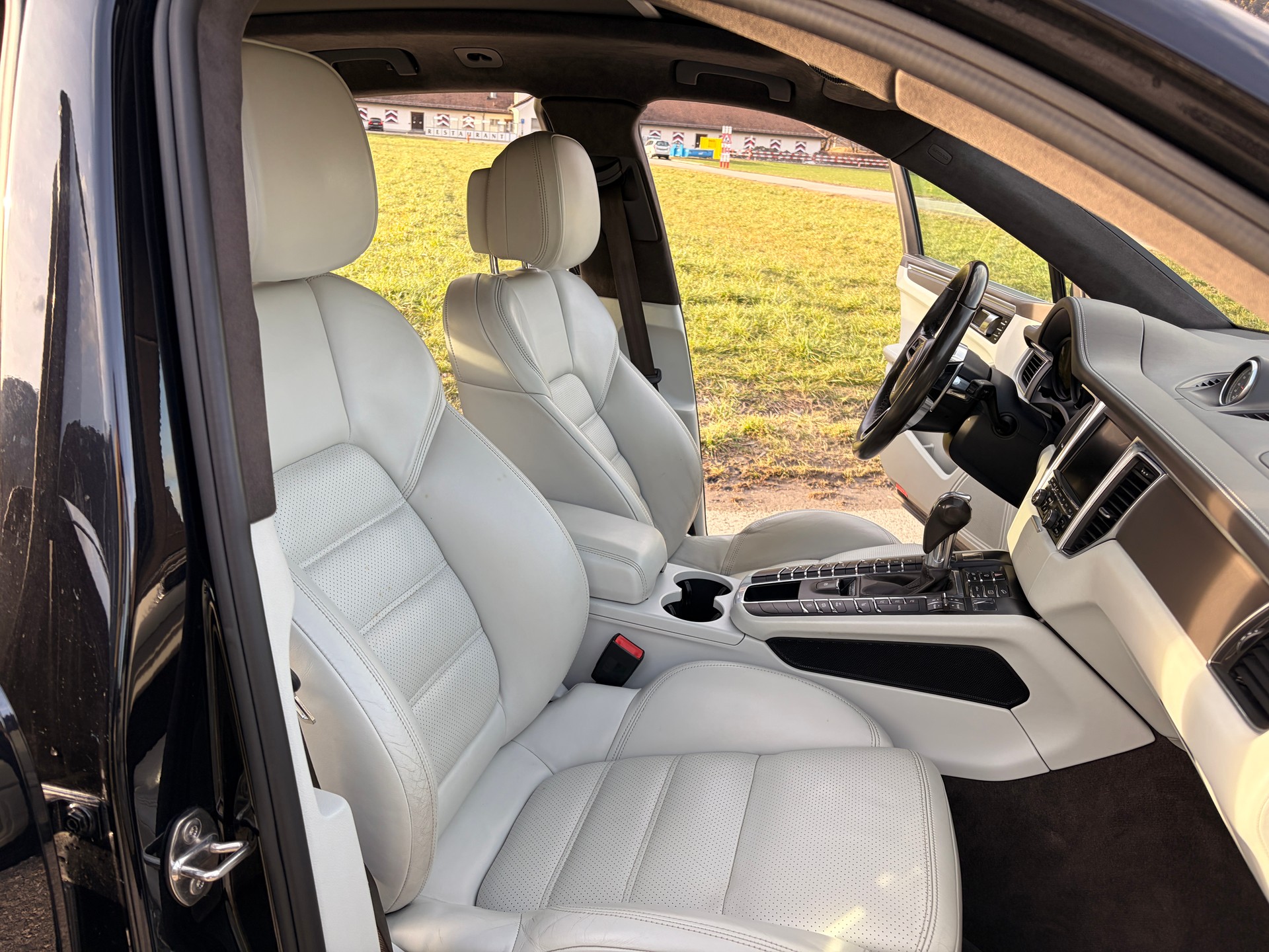 PORSCHE Macan Turbo PDK-image-12