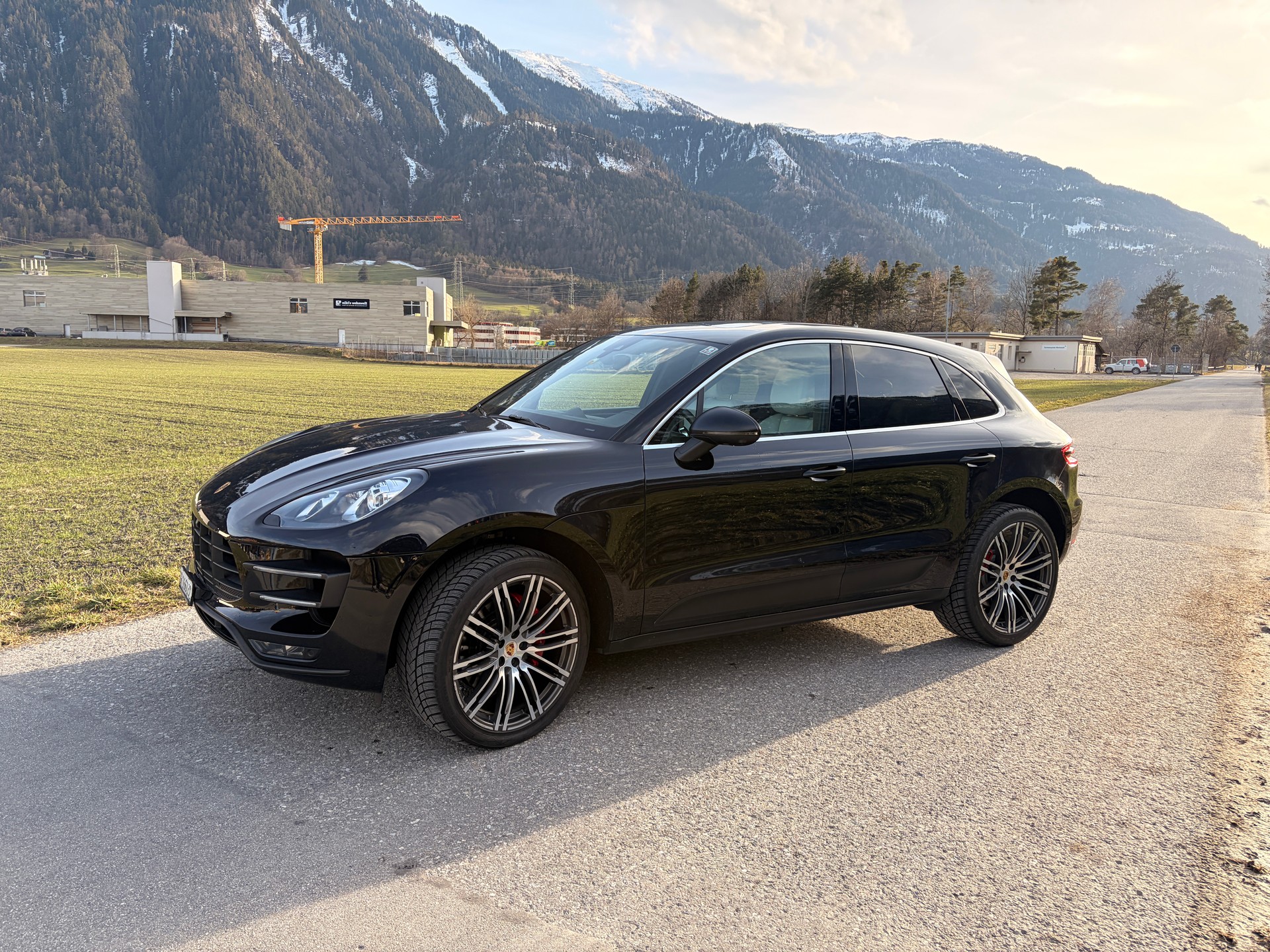 PORSCHE Macan Turbo PDK-image-1