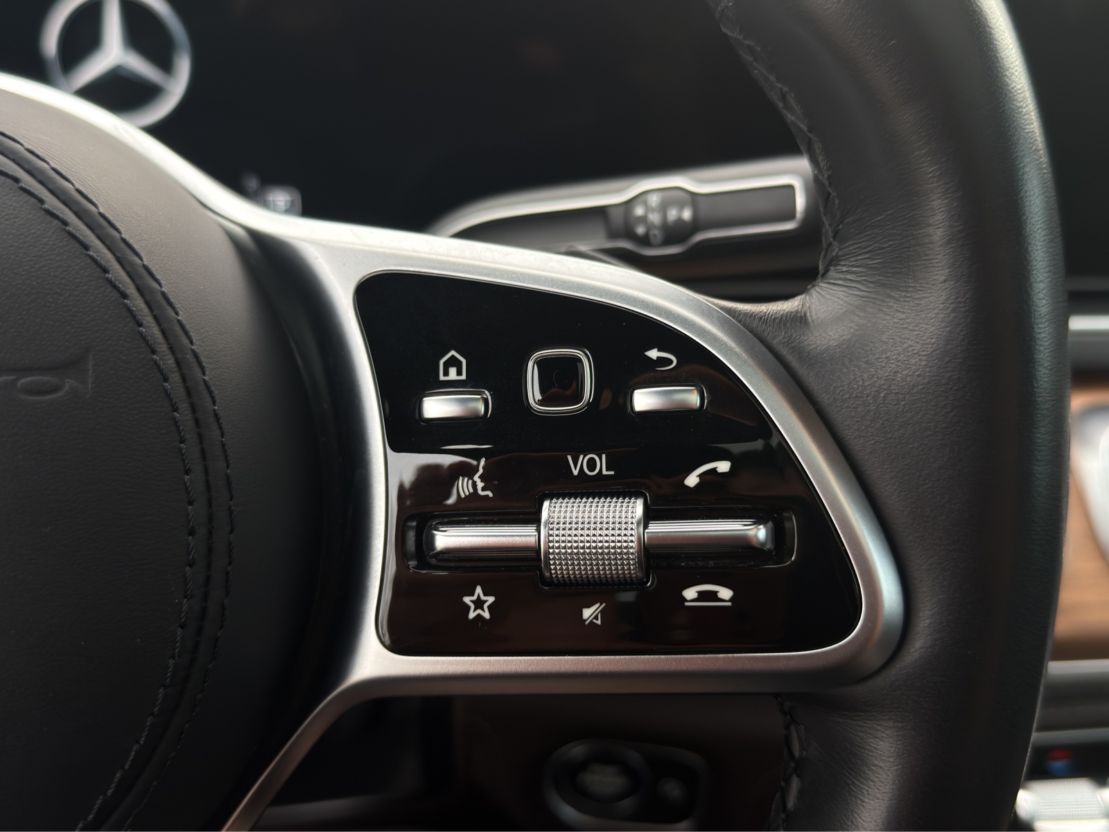 MERCEDES-BENZ GLS 400 d 4Matic AMG Line 9G-Tronic-image-28