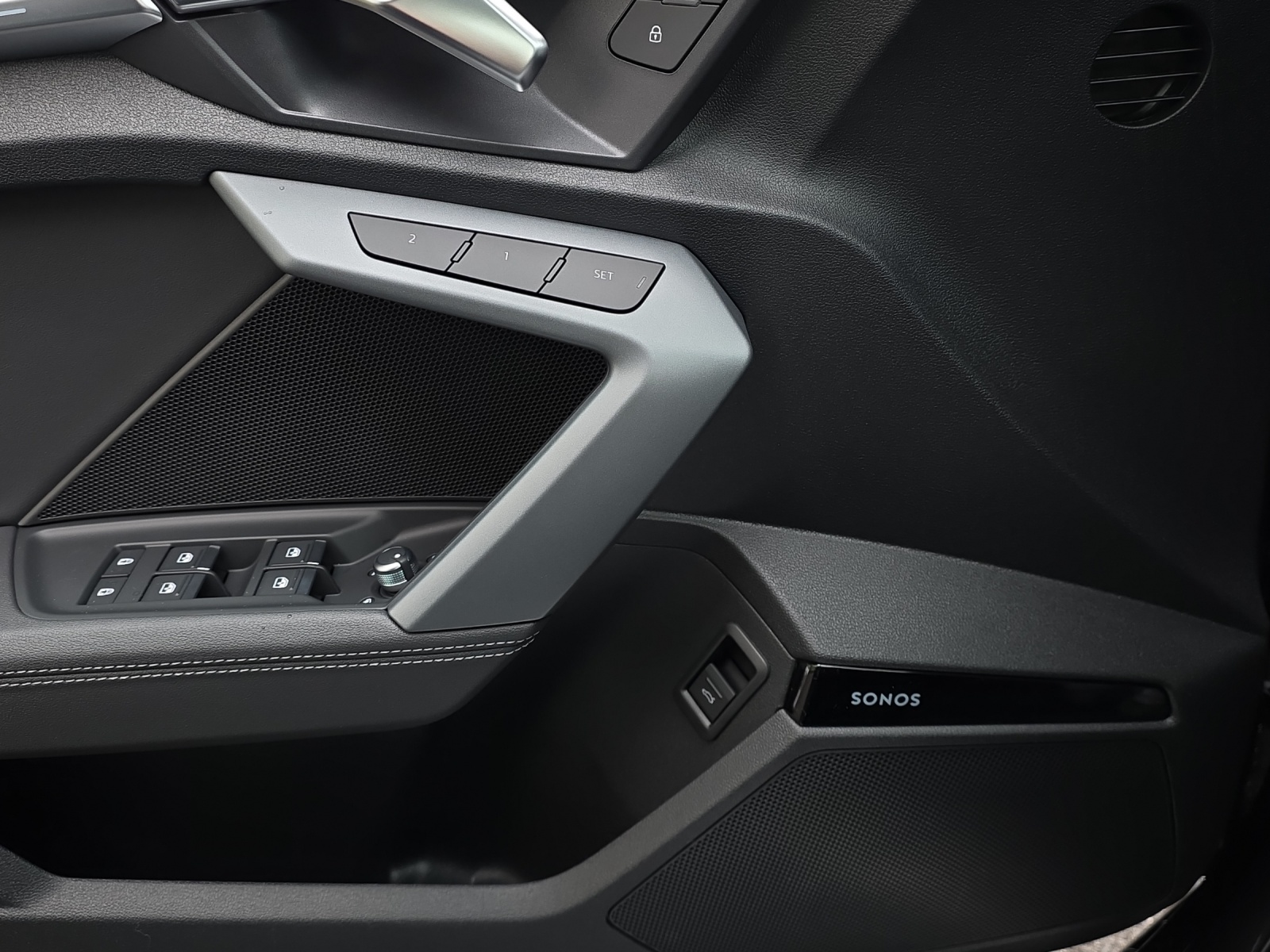 AUDI A3 Sportback TFSI 110 kW S line Attraction S tronic-image-14