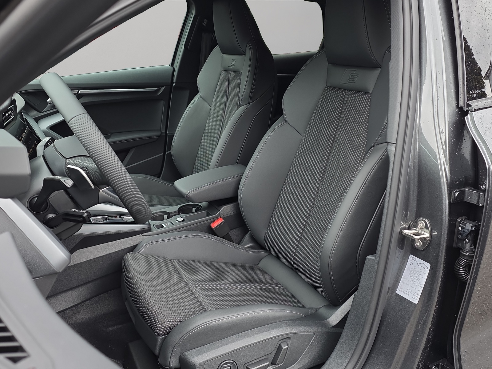 AUDI A3 Sportback TFSI 110 kW S line Attraction S tronic-image-7