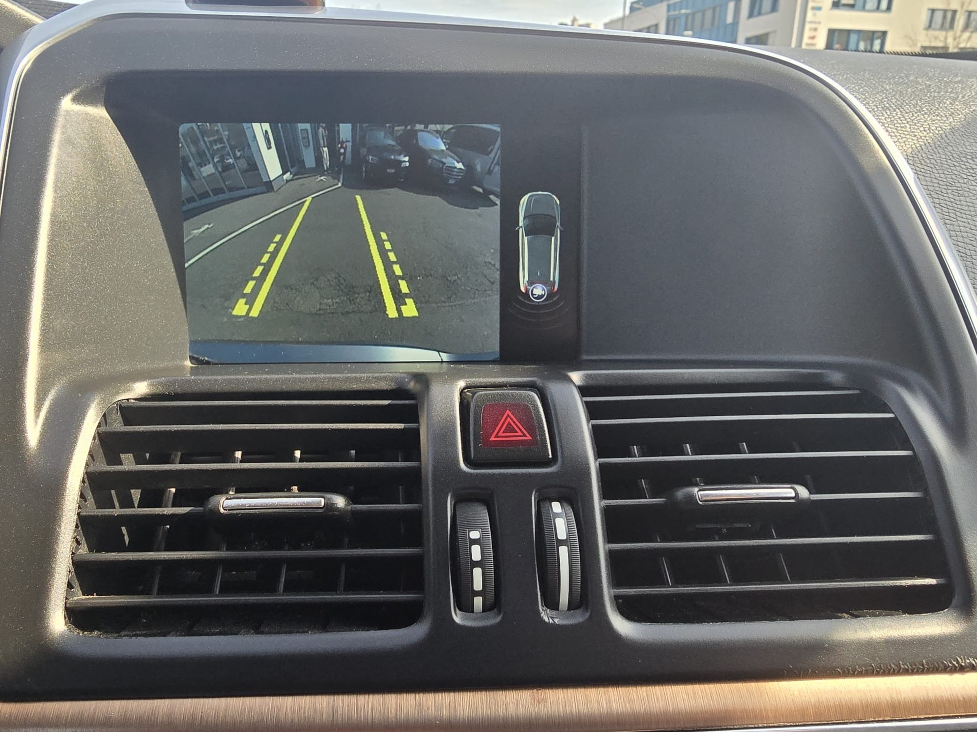 VOLVO XC60 D4 Summum Geartronic-image-16