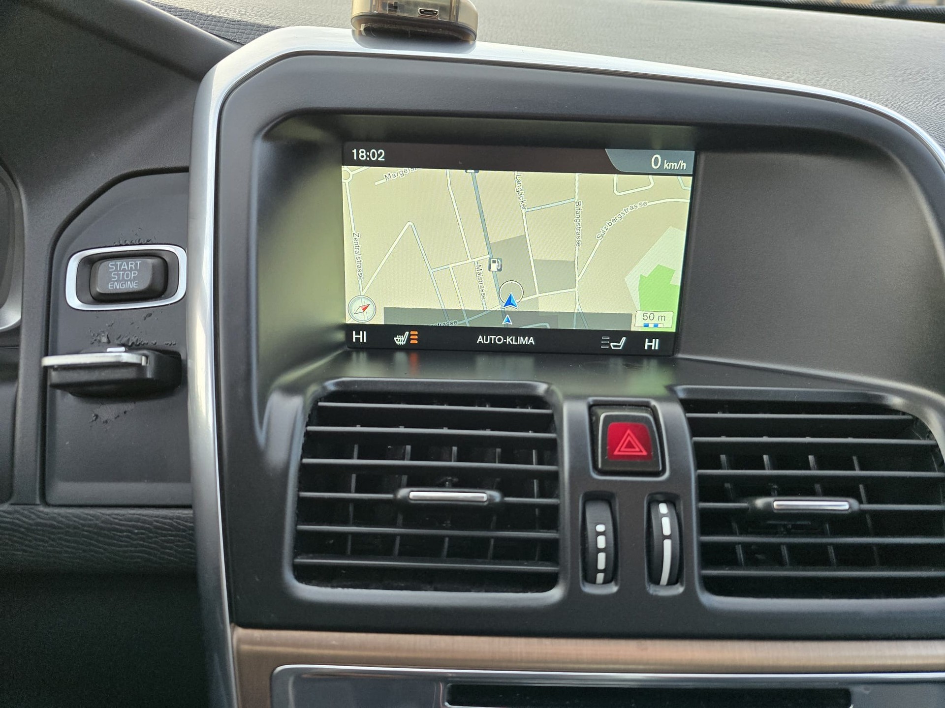 VOLVO XC60 D4 Summum Geartronic-image-17