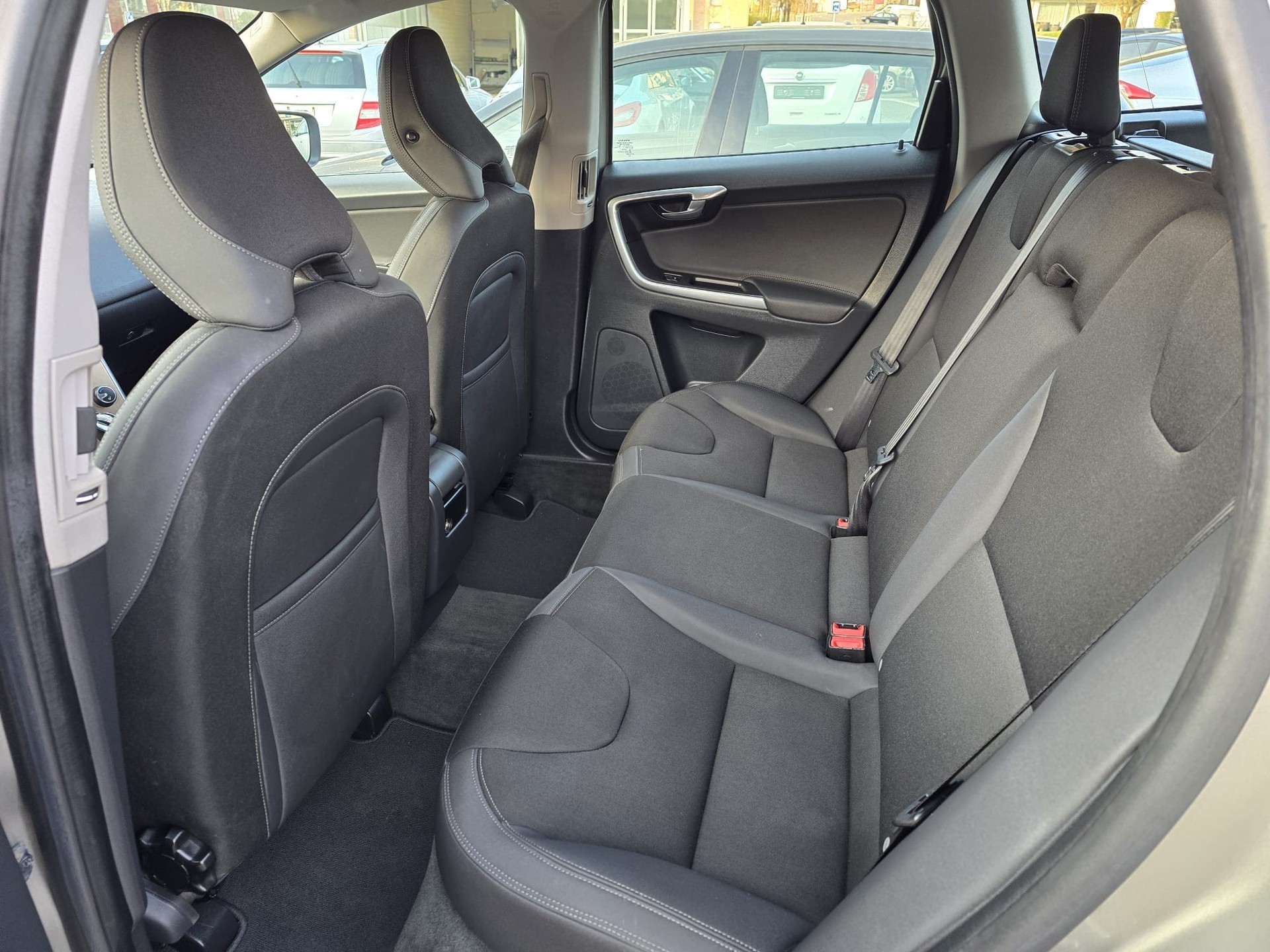 VOLVO XC60 D4 Summum Geartronic-image-15