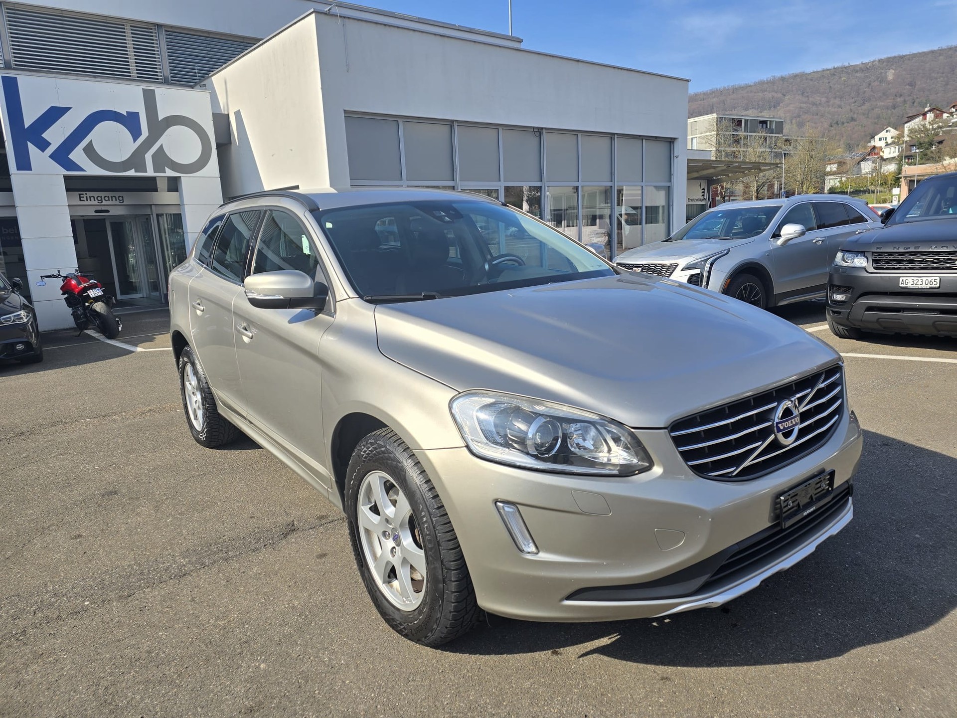 VOLVO XC60 D4 Summum Geartronic-image-2