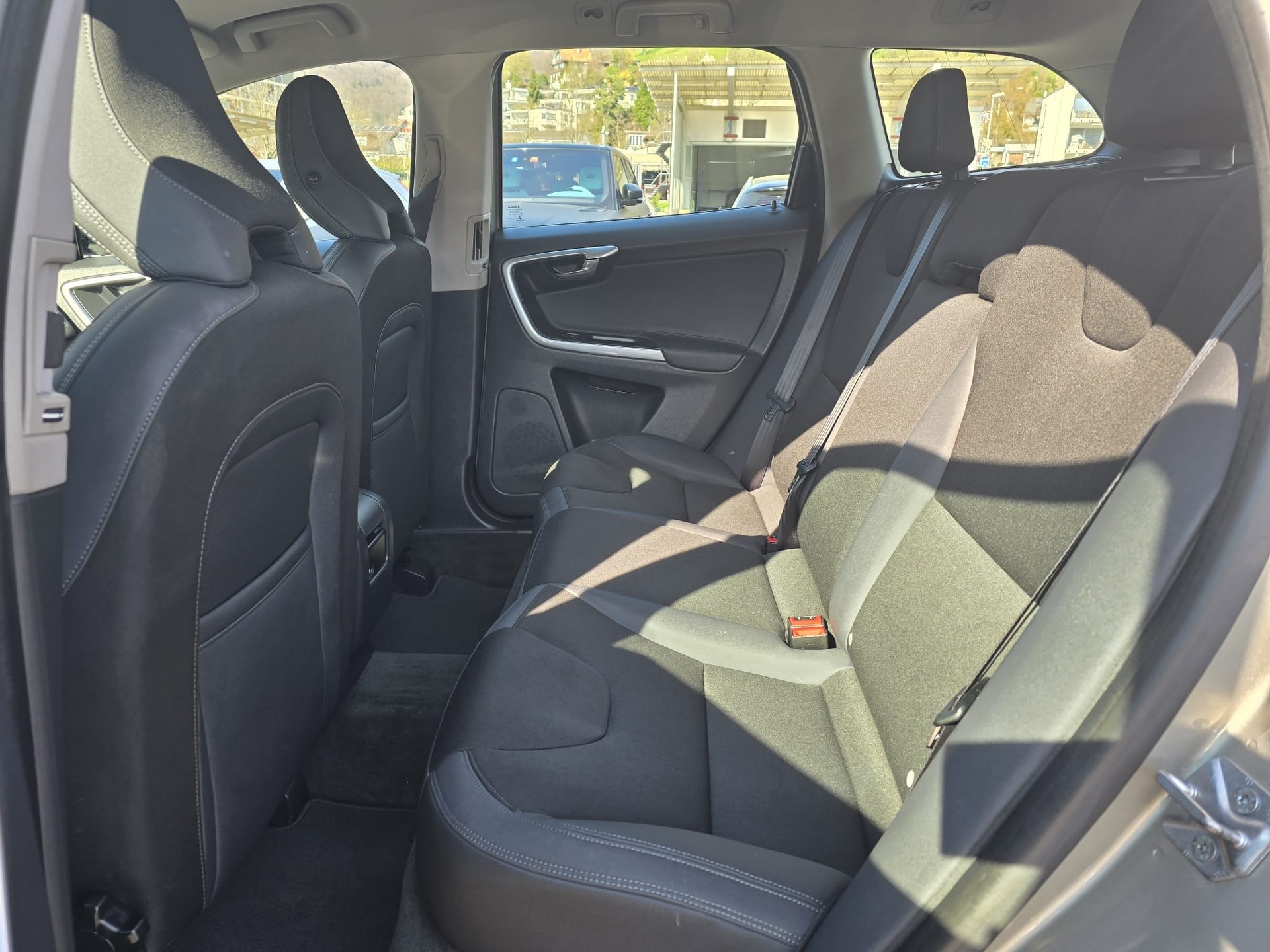 VOLVO XC60 D4 Summum Geartronic-image-12